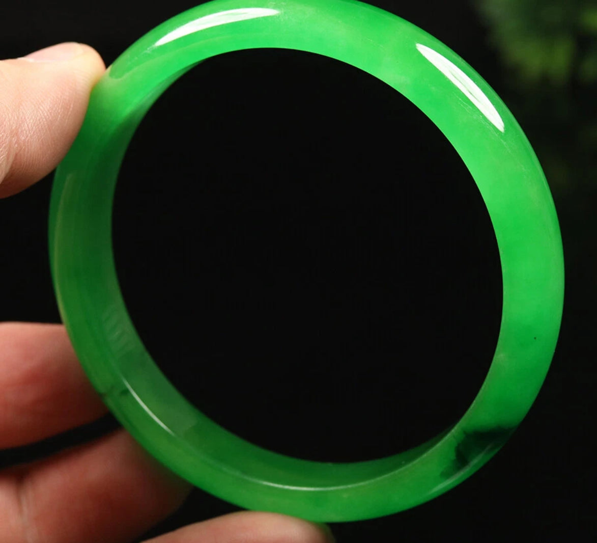 VINTAGE Large Jadeite Green Jade Bangle Size 62.5 mm Emerald Green w/ Hint of Black! A663 - JazzyJewelbyAmina 