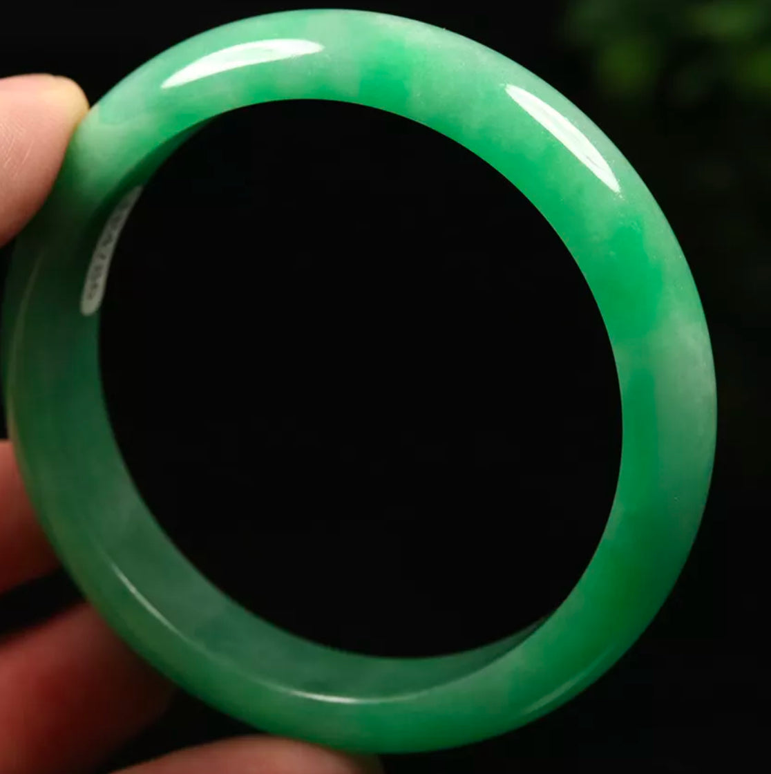 VINTAGE Large Jadeite Green Jade Bangle Size 60mm Beautiful Pop Green D625 - JazzyJewelbyAmina 