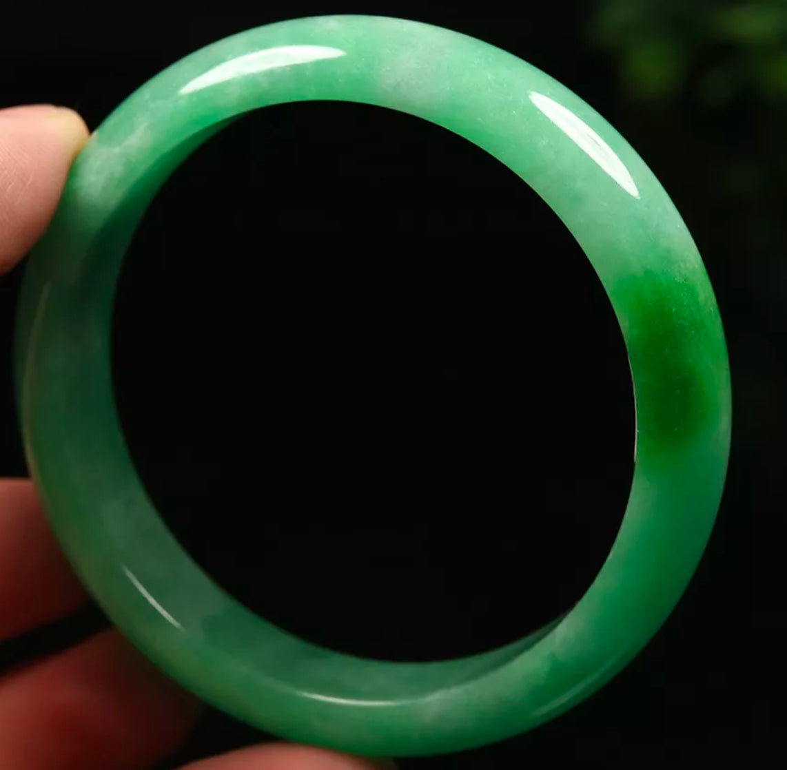 VINTAGE Large Jadeite Green Jade Bangle Size 60mm Beautiful Pop Green D625 - JazzyJewelbyAmina 