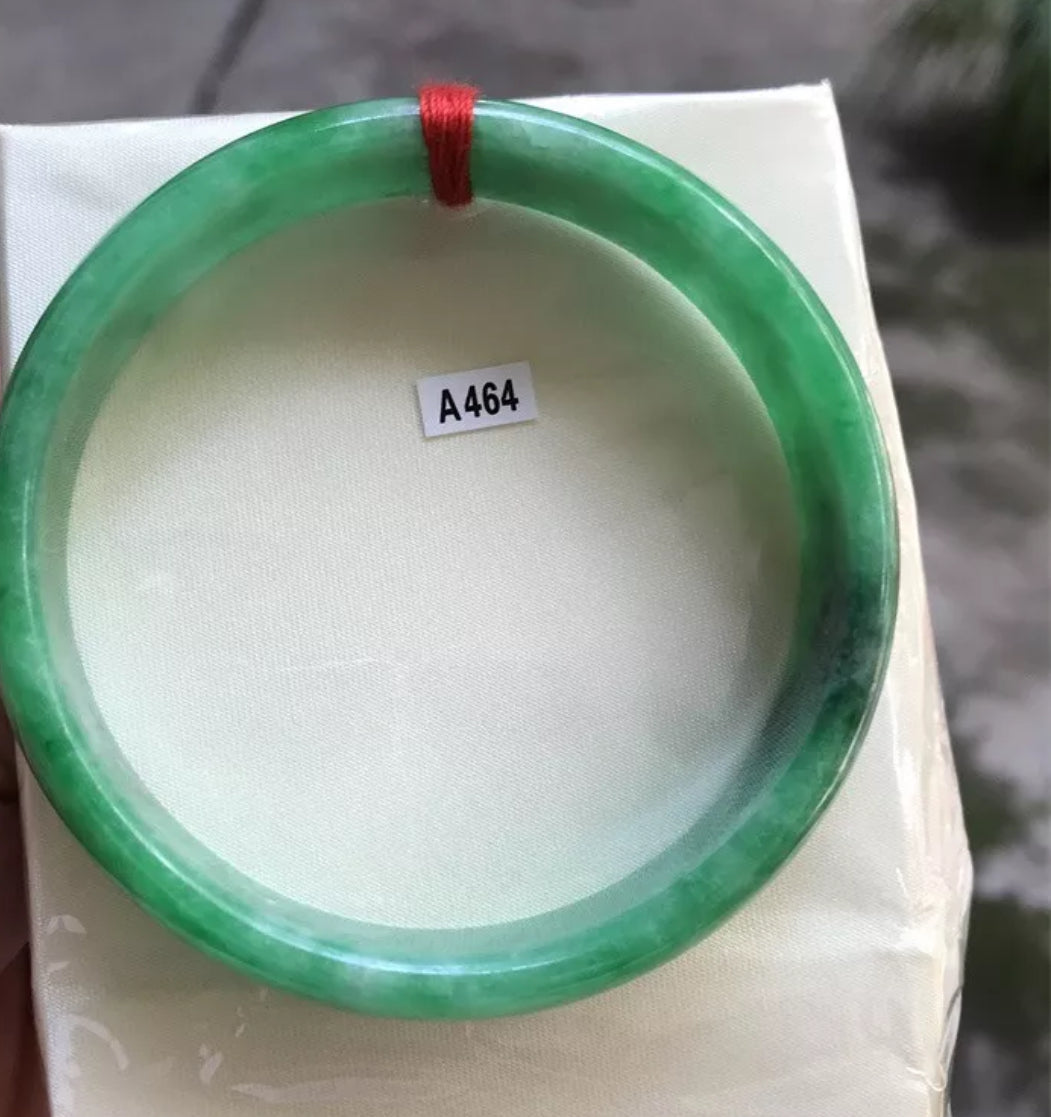 VINTAGE Large Jadeite Green Jade Bangle Size 62mm Emerald Green A464 - JazzyJewelbyAmina 