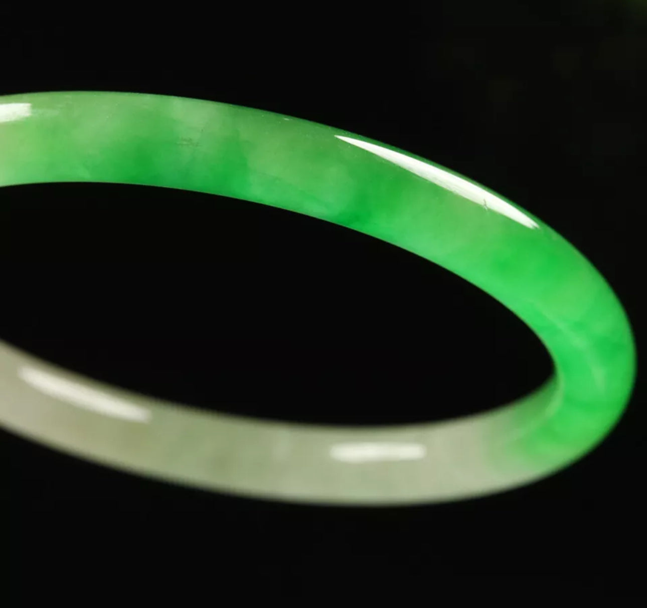 VINTAGE Medium Jadeite Green Jade Bangle Size 59mm Ombré Round Princess Cut G43 - JazzyJewelbyAmina 