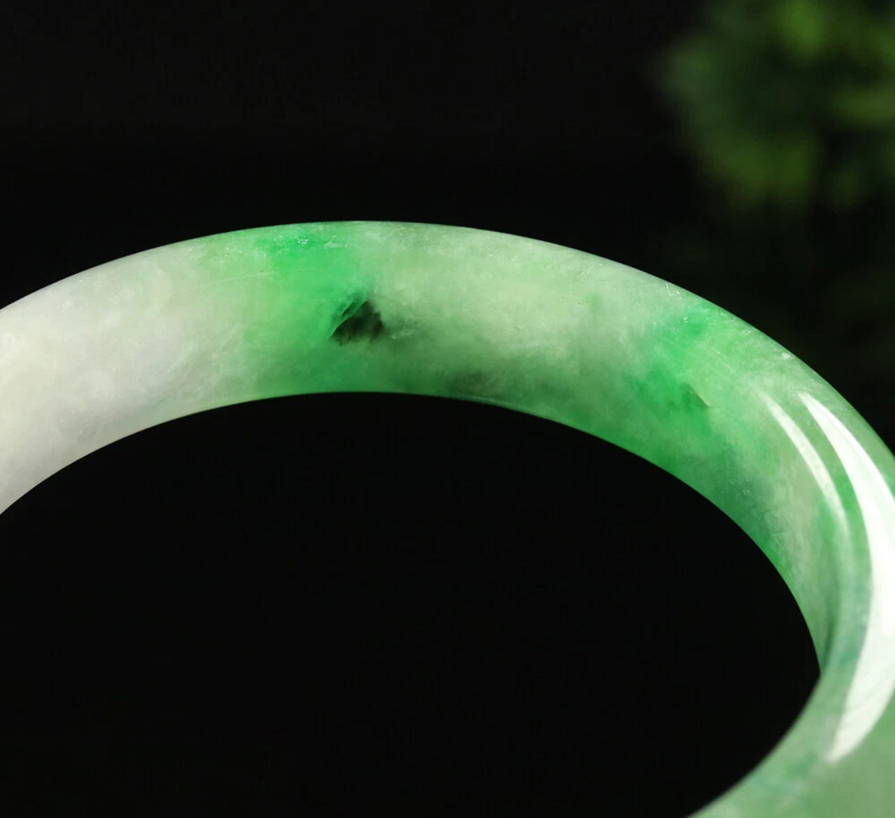 VINTAGE Medium Jadeite Green Lavender Icy Jade Bangle Size 59mm U653