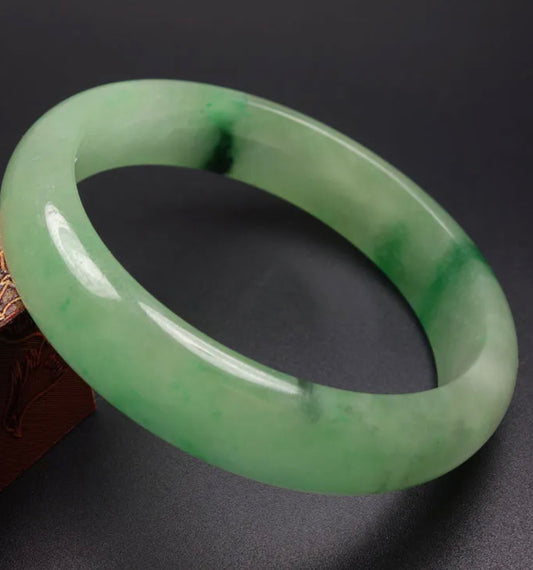 VINTAGE Medium Jadeite Green Jade Bangle Size 59mm G85 - JazzyJewelbyAmina 