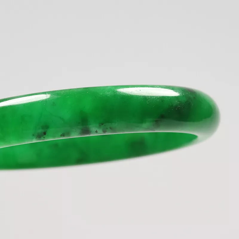 VINTAGE Medium Jadeite Green Jade Bangle Size 58mm Bright Green! Jade! L046 - JazzyJewelbyAmina 