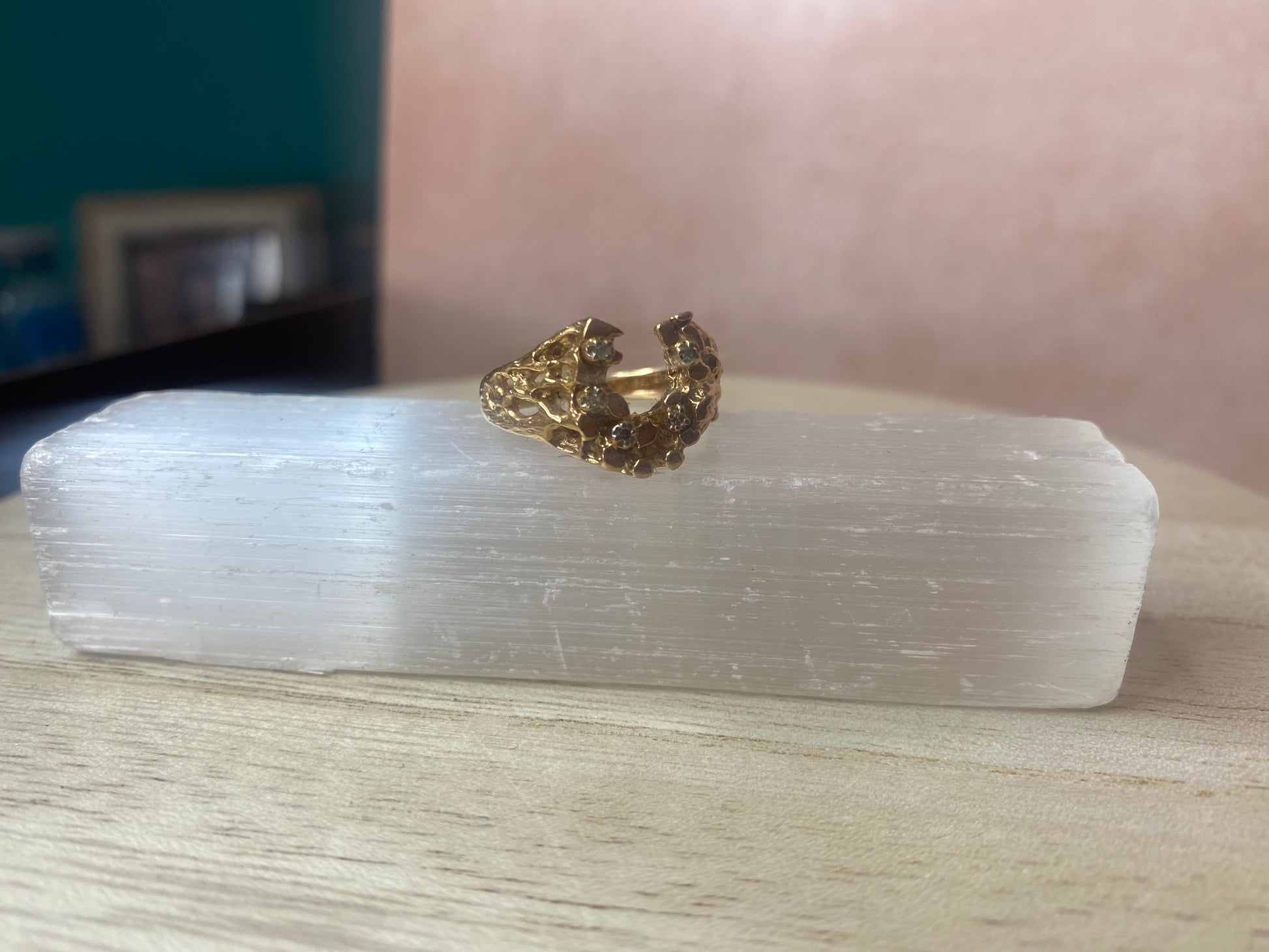 VINTAGE 14k Gold (marked) Diamond Horseshoe Nugget Ring Size 9 - JazzyJewelbyAmina 